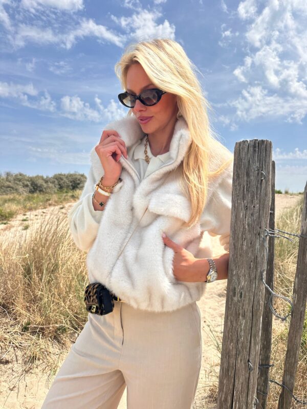 CHICAGO - Faux fur Bodywarmer Cream - PRE ORDER