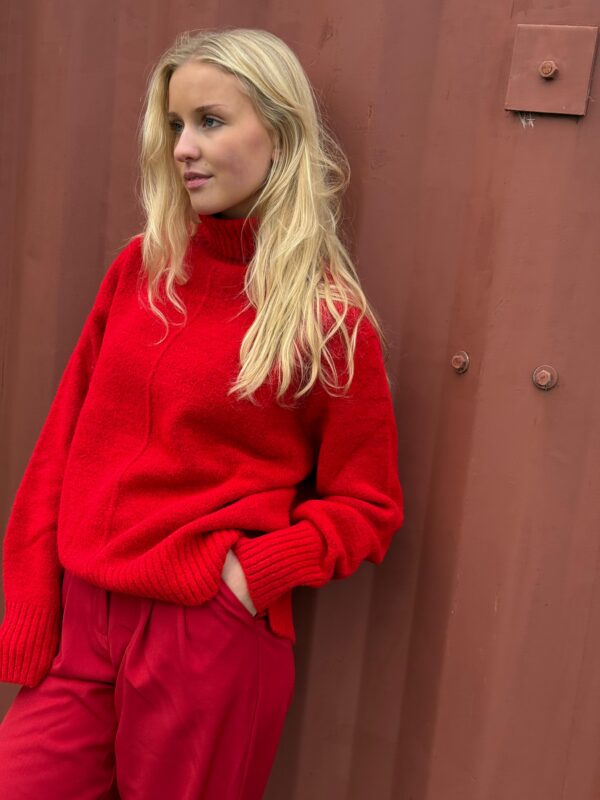 LOU - knit red