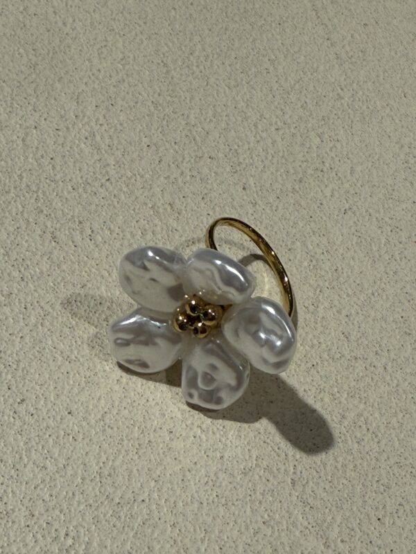 RING - white flower