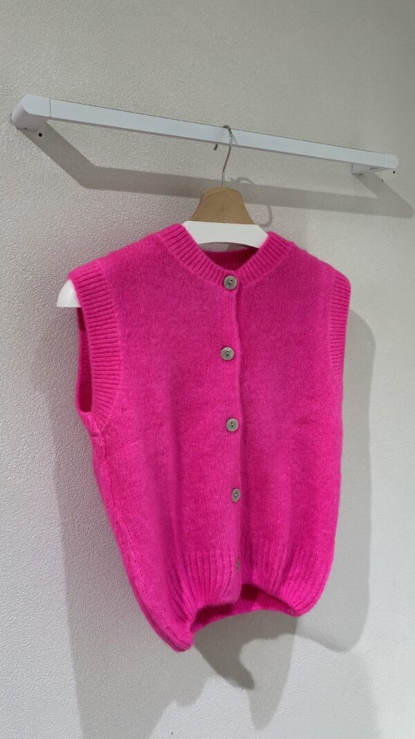 SLEEVELESS KNIT CARDIGAN