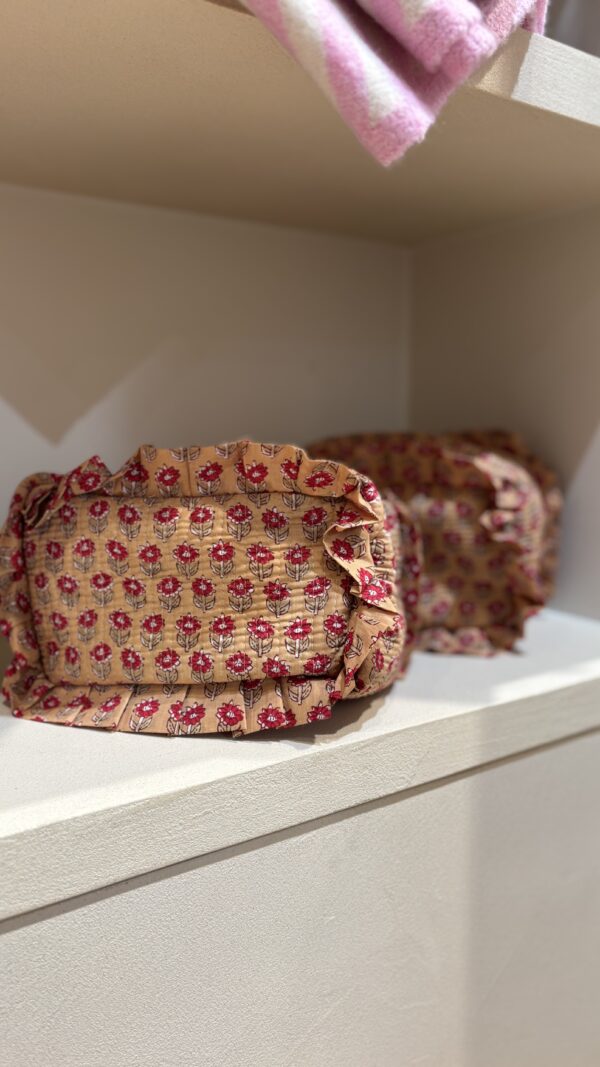 Toiletry bag with flowers