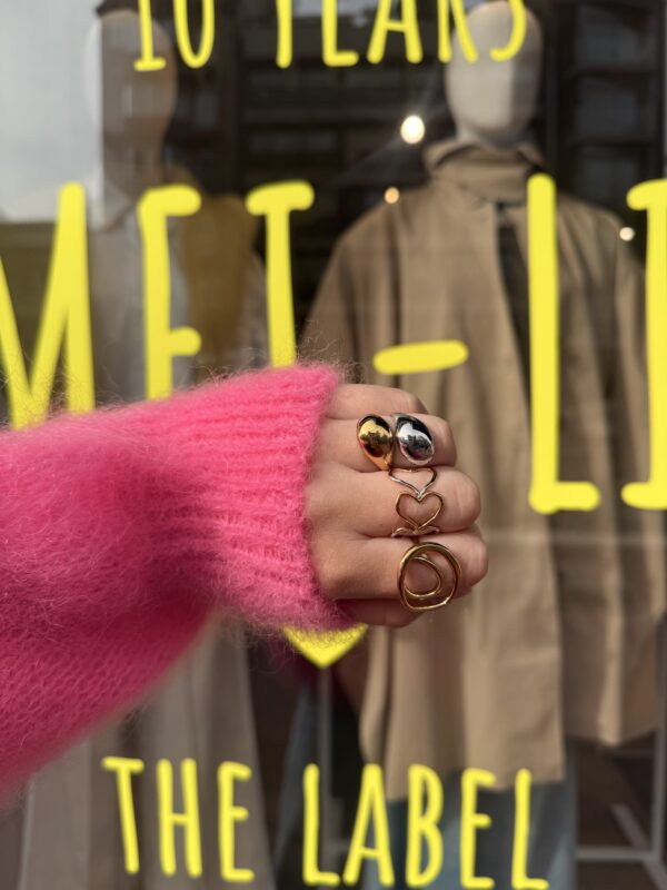 GOLDEN VALENTINE RING