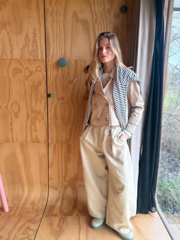 BEIGE SHORT TRENCHCOAT - LARGE