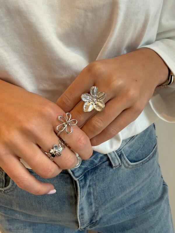 LEFT FLOWER RING SILVER