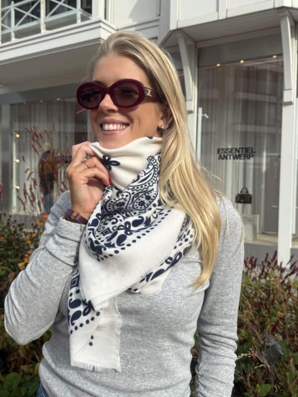 KUJT SCARF CHOCOLATE WHITE BLUE